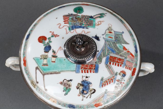Chinese Famille verte porcelain covered bowl with handles | MasterArt